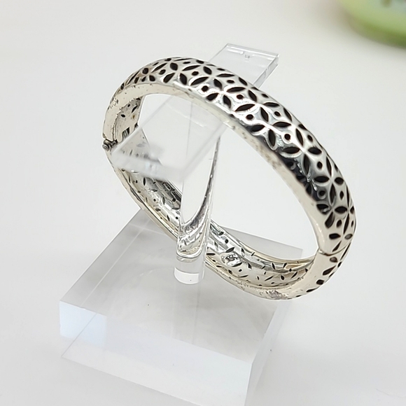 Brighton "GEO TWIRL" Hinged Wavy Silver Bangle w Cut-Out Patterned Detail! - Picture 4 of 12